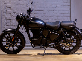 2025 Royal Enfield Classic 350, чёрный, 511000 рублей, вид 2