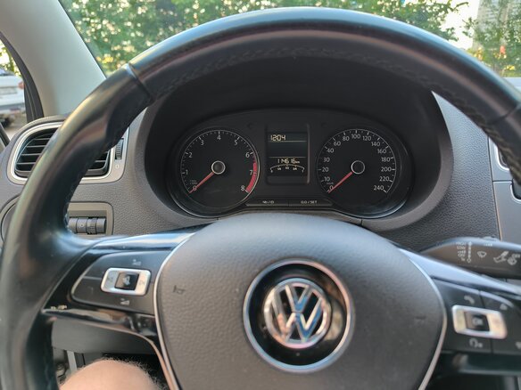 2016 Volkswagen Polo V Рестайлинг, серебристый, 1200000 рублей - вид 9