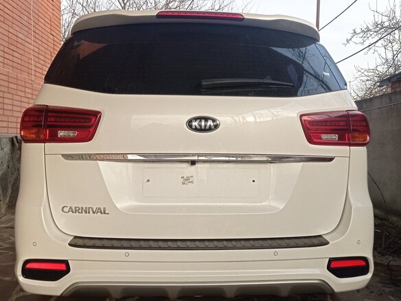 2018 Kia Carnival III, белый, 2350000 рублей - вид 1