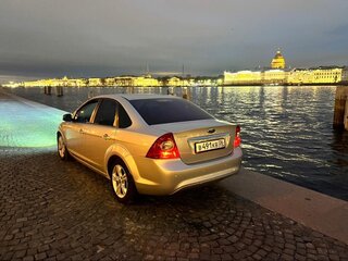 2009 Ford Focus II Рестайлинг, серебристый, 500000 рублей, вид 3