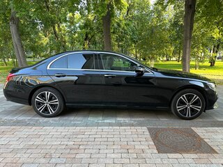 2019 Mercedes-Benz E-Класс 220 d V (W213, S213, C238), чёрный, 3550000 рублей, вид 4