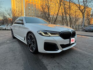 2020 BMW 5 серии M550i xDrive VII (G30/G31/G38) Рестайлинг, белый, 6090000 рублей, вид 1