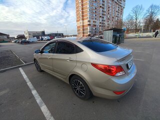 2013 Hyundai Solaris I, бежевый, 890000 рублей, вид 4