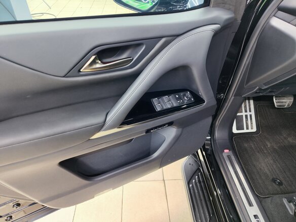 2022 Lexus LX 600 IV, чёрный - вид 13