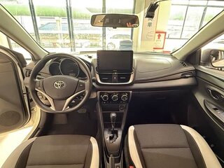 2022 Toyota Yaris L X XP150 Рестайлинг, белый, 1230000 рублей, вид 4