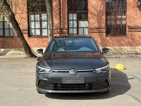 2023 Volkswagen Golf VIII, серый, 2070000 рублей, вид 2