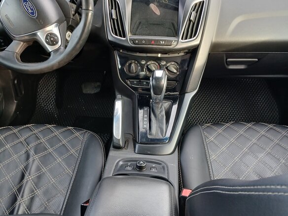 2011 Ford Focus III, коричневый, 1000000 рублей - вид 7