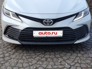 2021 Toyota Camry VIII (XV70) Рестайлинг, белый, 2000000 рублей, вид 2