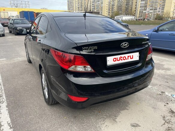 2013 Hyundai Solaris I, чёрный, 965000 рублей - вид 4