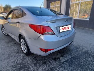 2015 Hyundai Solaris I Рестайлинг, серебристый, 525000 рублей, вид 5