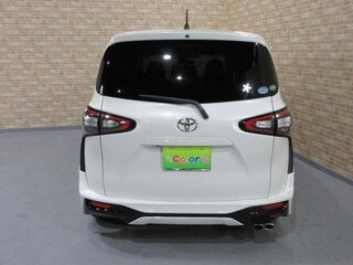 2017 Toyota Sienta II, белый, 1290000 рублей, вид 4