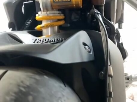 2017 Triumph Street Triple, серый, 820000 рублей, вид 1