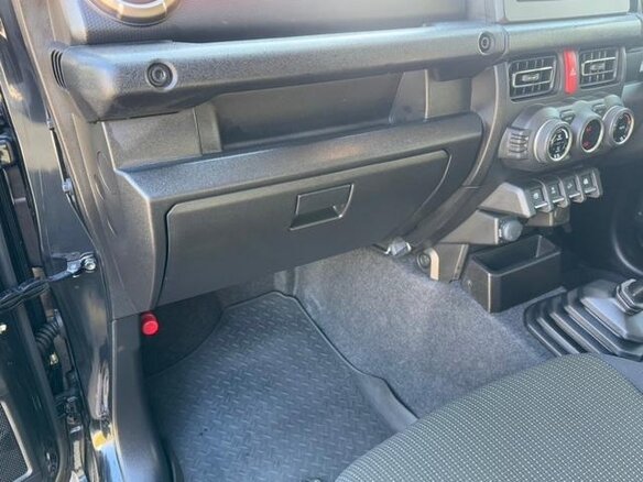 2021 Suzuki Jimny Sierra IV, чёрный, 1500000 рублей - вид 24
