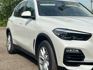 2021 BMW X5 25d IV (G05/G18), белый, 7100000 рублей, вид 2