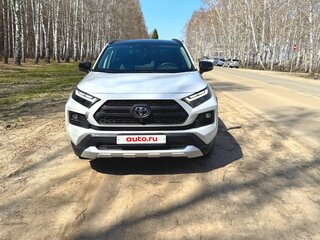 2023 Toyota RAV4 V (XA50), белый, 3800000 рублей, вид 4