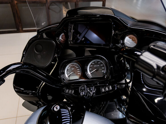 2023 Harley-Davidson Road Glide Limited, серебристый, 3150000 рублей - вид 21
