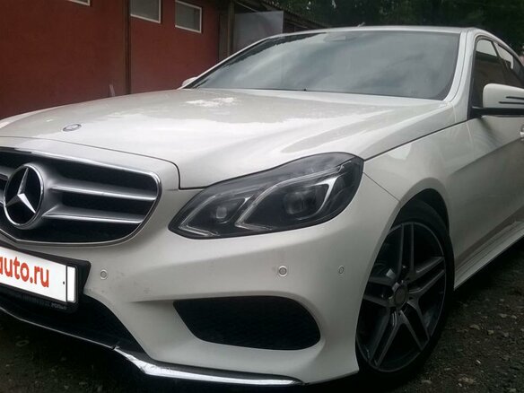 2013 Mercedes-Benz E-Класс 200 IV (W212, S212, C207) Рестайлинг, белый - вид 1