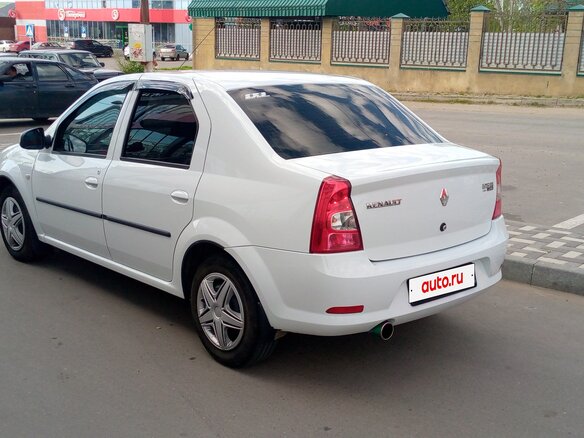 2013 Renault Logan I Рестайлинг, белый, 650000 рублей - вид 2