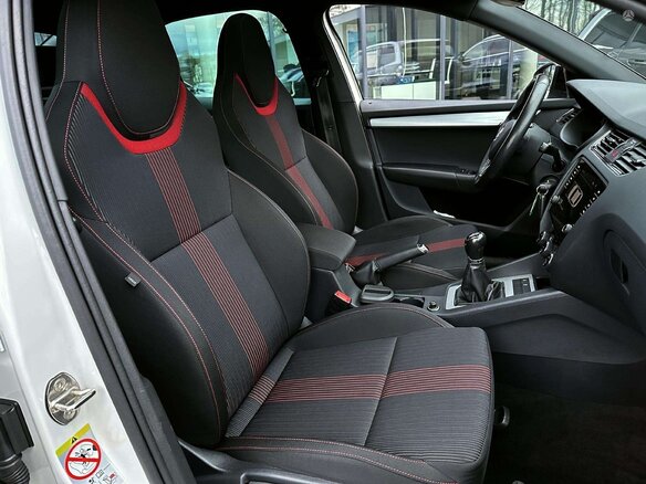 2019 Skoda Octavia III (A7) Рестайлинг, белый, 1790000 рублей - вид 6