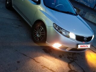 2010 Kia Cerato 5-speed II, серебристый, 560000 рублей, вид 2