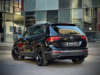 2022 Volkswagen Tiguan II Рестайлинг, чёрный, 2575000 рублей, вид 4