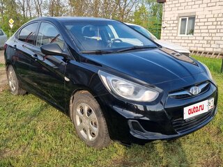 2013 Hyundai Solaris I, чёрный, 700000 рублей, вид 4