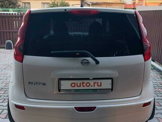 2013 Nissan Note I Рестайлинг, белый, 999000 рублей, вид 4