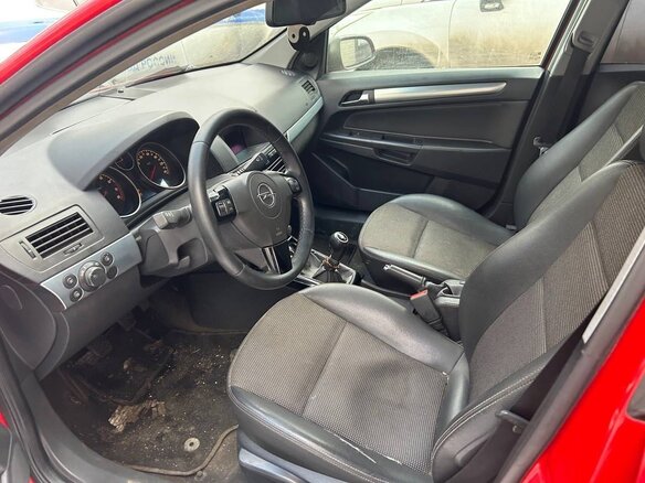 2008 Opel Astra H Рестайлинг, красный, 400000 рублей - вид 11