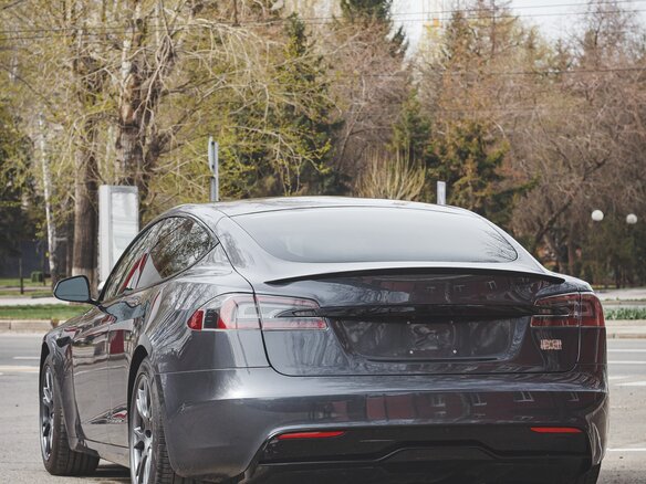 2021 Tesla Model S Plaid I Рестайлинг 2, серый, 7999000 рублей - вид 15