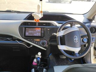 2014 Toyota Aqua I, белый, 850000 рублей, вид 5