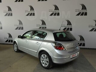 2010 Opel Astra H Рестайлинг, серебристый, 645000 рублей, вид 4