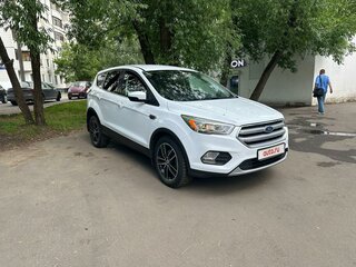 2016 Ford Kuga II Рестайлинг, белый, 1500000 рублей, вид 2