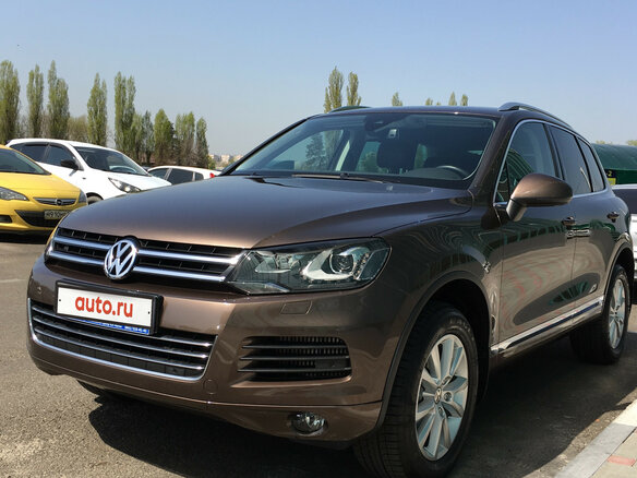 2014 Volkswagen Touareg II, коричневый - вид 1