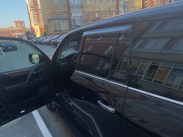 2016 Lexus LX 570 III Рестайлинг 2, чёрный, 6500000 рублей - вид 3