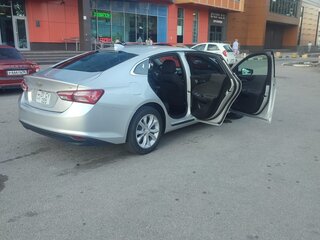 2019 Chevrolet Malibu IX Рестайлинг, серебристый, 1450000 рублей, вид 5