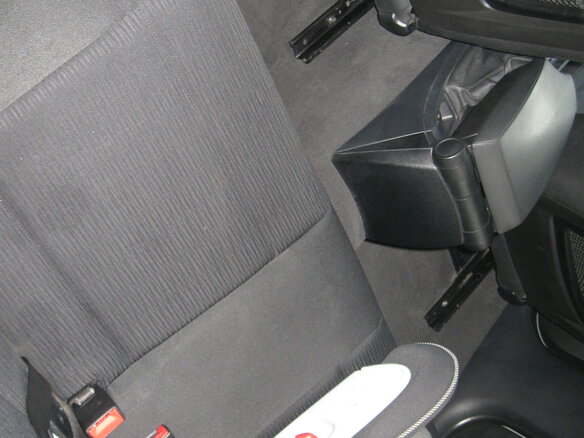 2007 BMW 1 серии 118i I (E81/E82/E87/E88) Рестайлинг, серебристый - вид 23