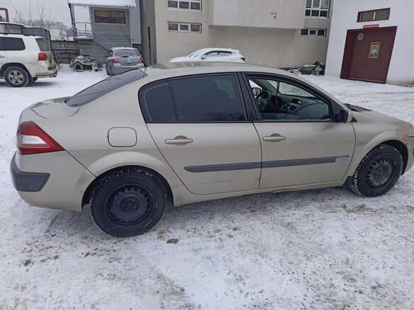 2006 Renault Megane II Рестайлинг, бежевый, 300000 рублей - вид 1