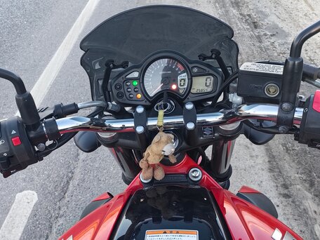 2011 Suzuki SFV 400 Gladius, красный, 475000 рублей, вид 3