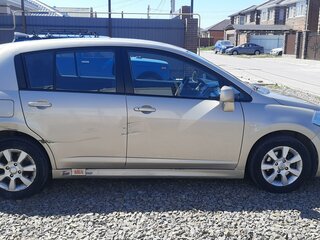 2010 Nissan Tiida I Рестайлинг, бежевый, 670000 рублей, вид 4