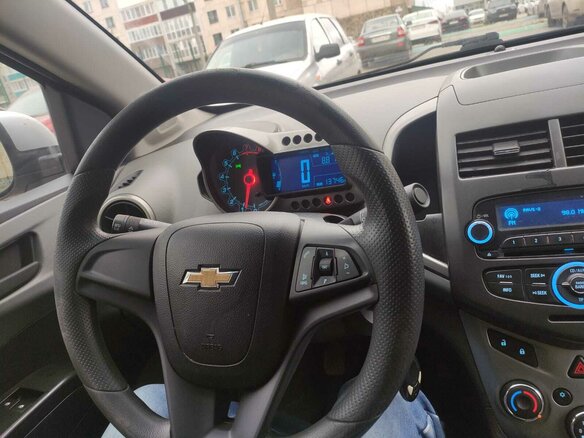 2014 Chevrolet Aveo II, серебристый, 820000 рублей - вид 8