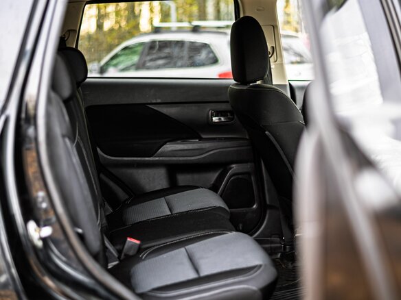 2021 Mitsubishi Outlander III Рестайлинг 3, чёрный, 1815000 рублей - вид 12