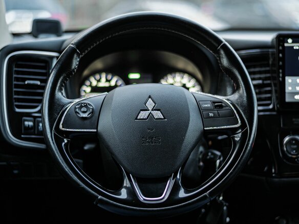 2015 Mitsubishi Outlander III Рестайлинг 2, белый, 1625000 рублей - вид 5