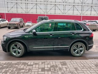 2019 Volkswagen Tiguan II, чёрный, 3000000 рублей, вид 3