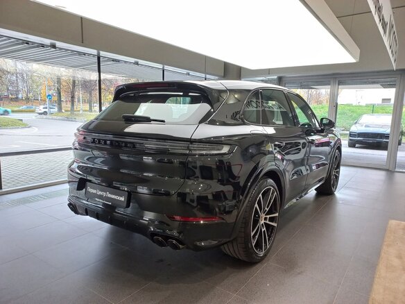 2026 Porsche Cayenne III Рестайлинг, чёрный, 21990000 рублей - вид 4