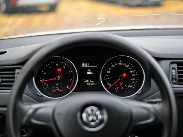 2015 Volkswagen Jetta VI Рестайлинг, белый, 590000 рублей - вид 4
