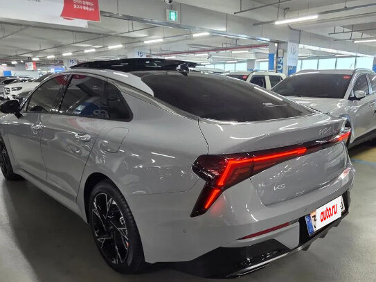 2026 Kia K5 III Рестайлинг, серый, 3400000 рублей - вид 2