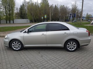 2007 Toyota Avensis II Рестайлинг, серебристый, 800000 рублей, вид 4