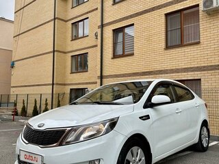2012 Kia Rio 4-speed III, белый, 895000 рублей, вид 1