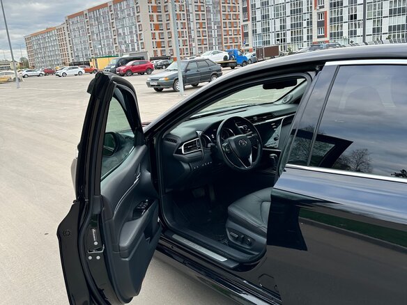 2021 Toyota Camry VIII (XV70), чёрный, 3550000 рублей - вид 19