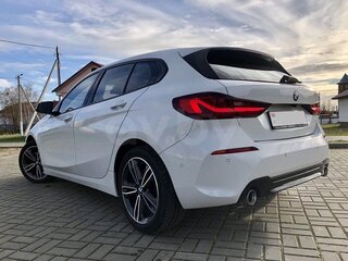 2019 BMW 1 серии 118d III (F40), белый, 2090000 рублей, вид 4